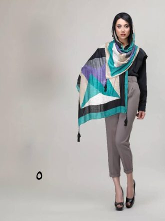 شال نخی منگوله دار طرح مثلثی