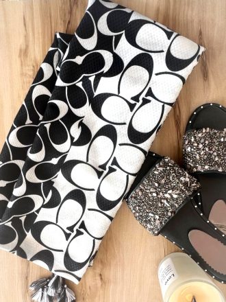 شال سفید مشکی